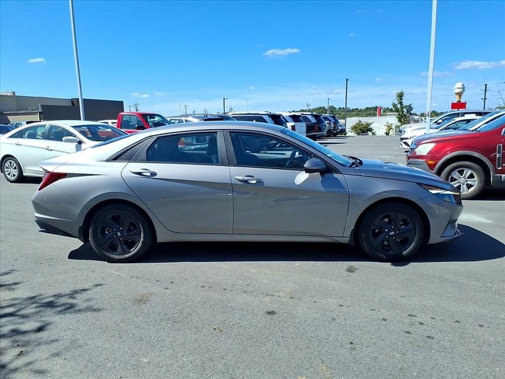 2023 Hyundai Elantra Blue - Photo 21