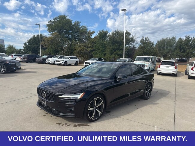 2024 Volvo S60 B5 Plus Dark Theme Sedan