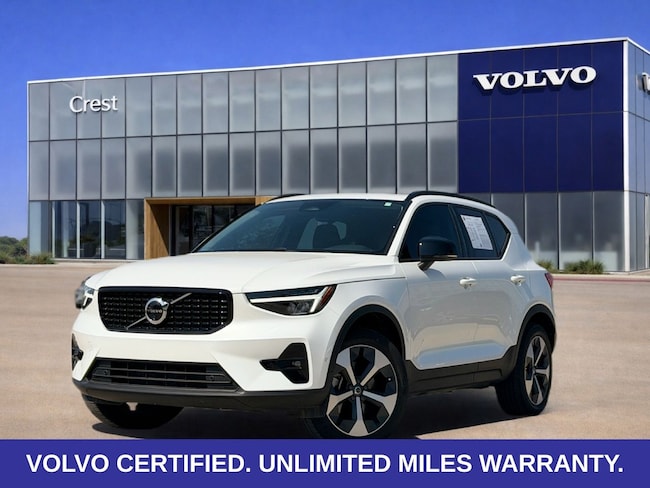 2025 Volvo XC40 B5 Plus Dark Theme SUV