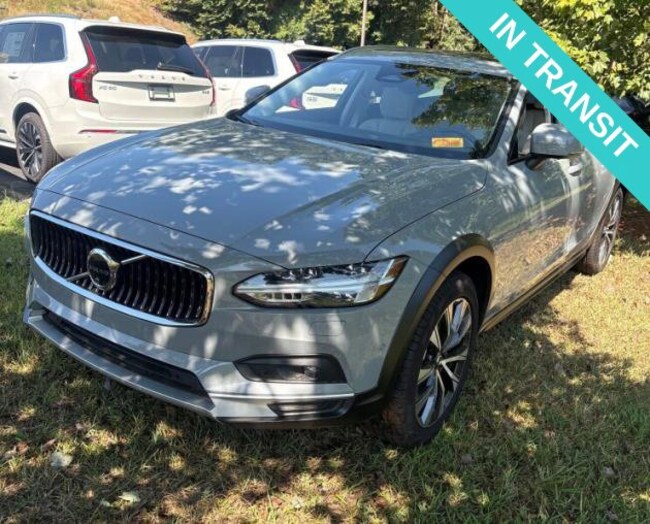 2025 Volvo V90 Cross Country B6 Wagon