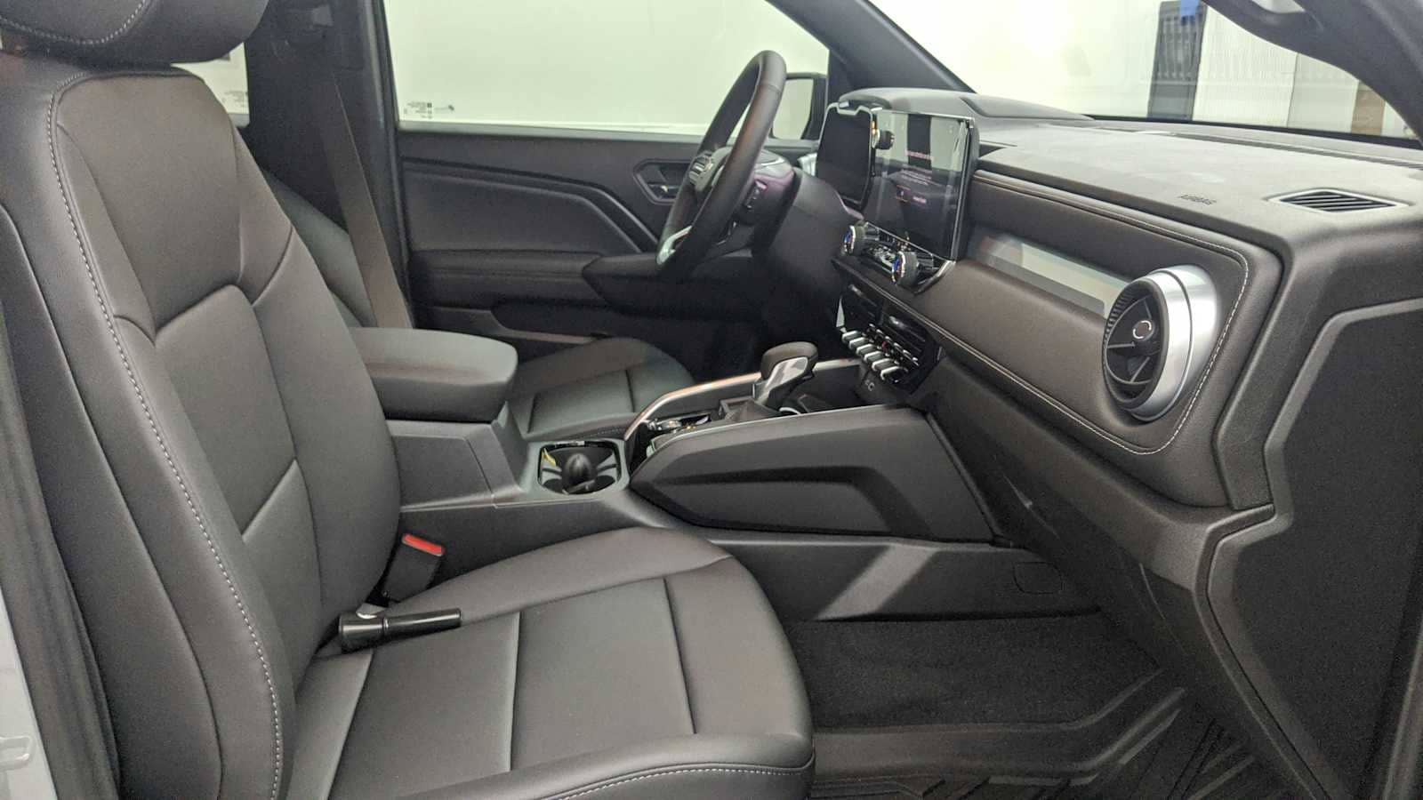 2026 Chevrolet Colorado LT - Photo 25