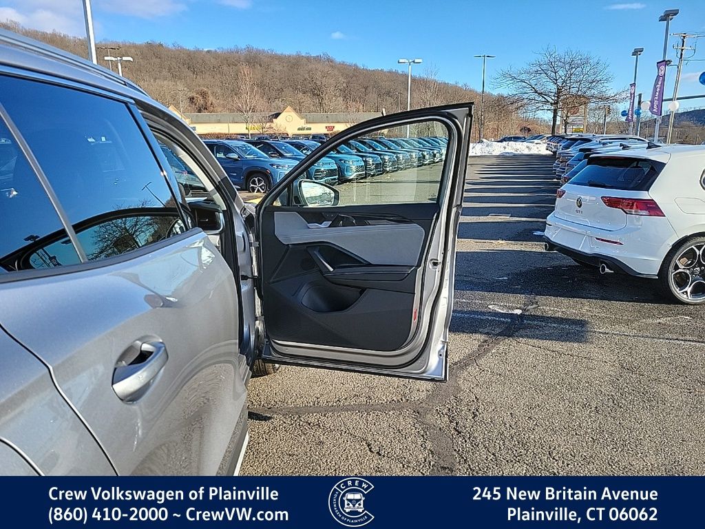 2026 Volkswagen Tiguan SE - Photo 41