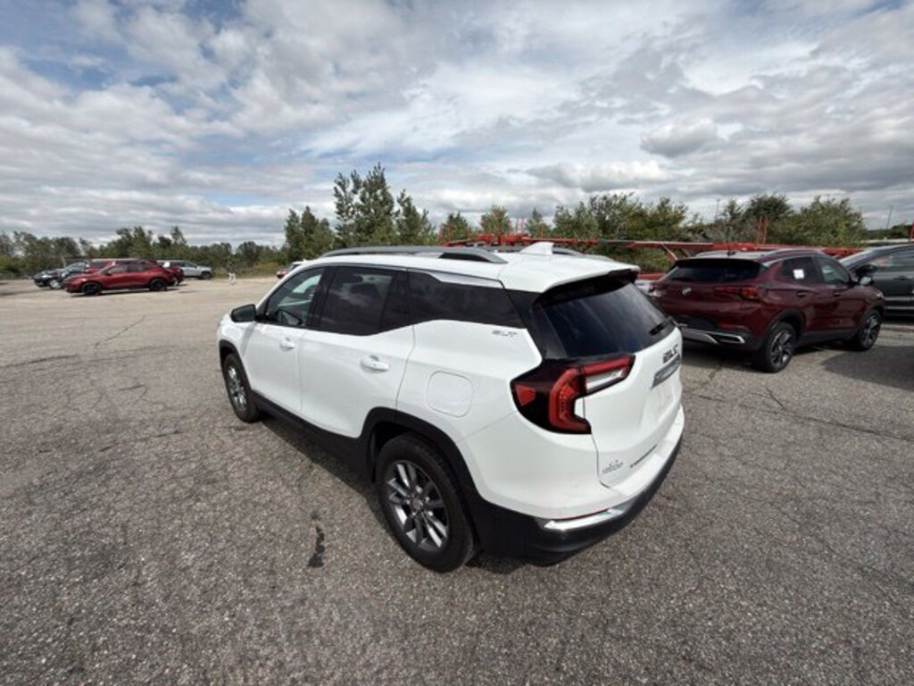 Used 2024 GMC Terrain SLT SUV