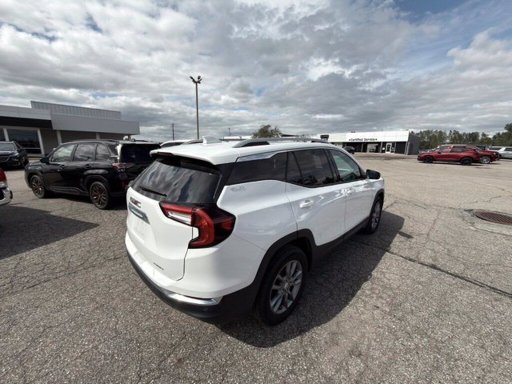 Used 2024 GMC Terrain SLT SUV