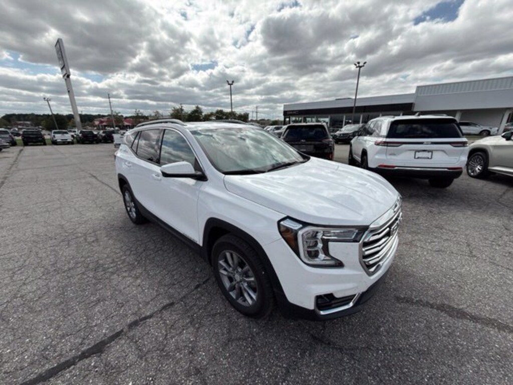 Used 2024 GMC Terrain SLT SUV