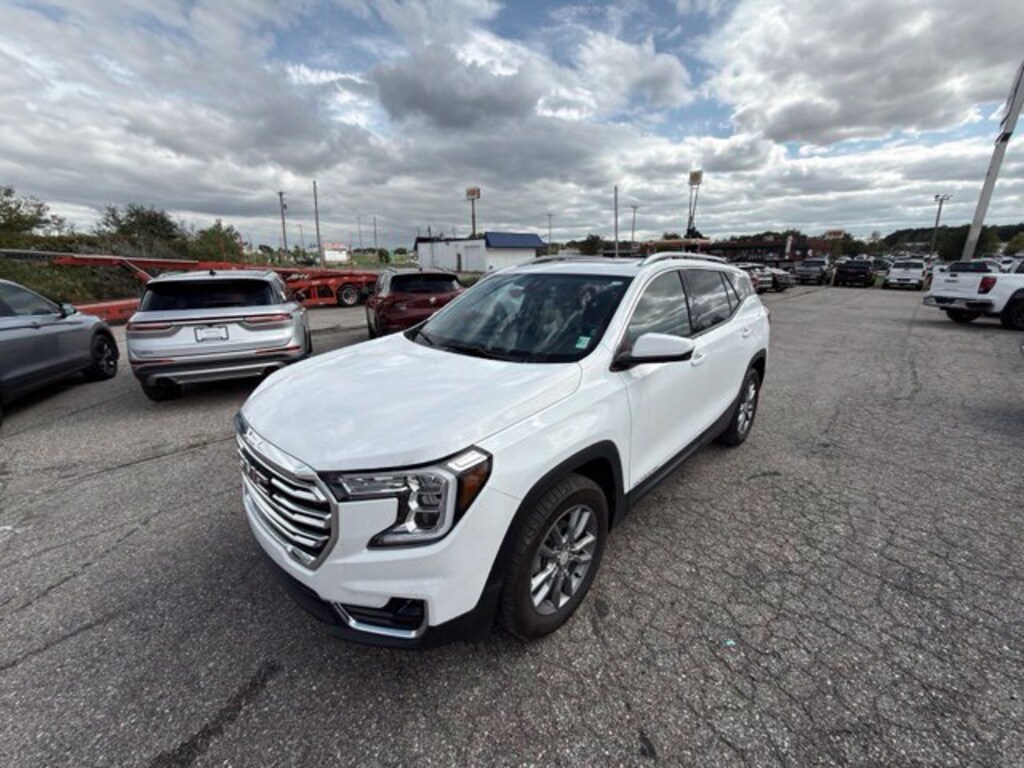 Used 2024 GMC Terrain SLT SUV