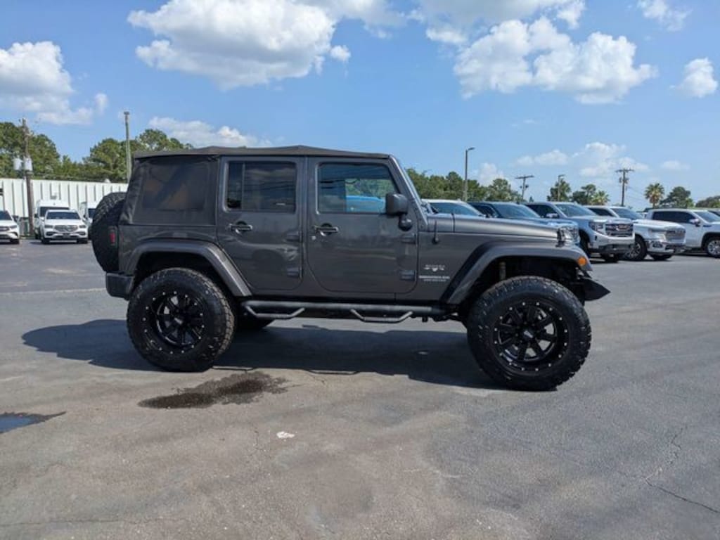 Used 2017 Jeep Wrangler Unlimited Sahara SUV