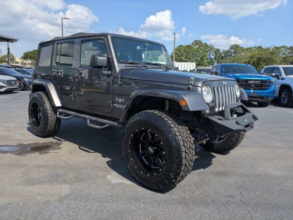 Used 2017 Jeep Wrangler Unlimited Sahara SUV