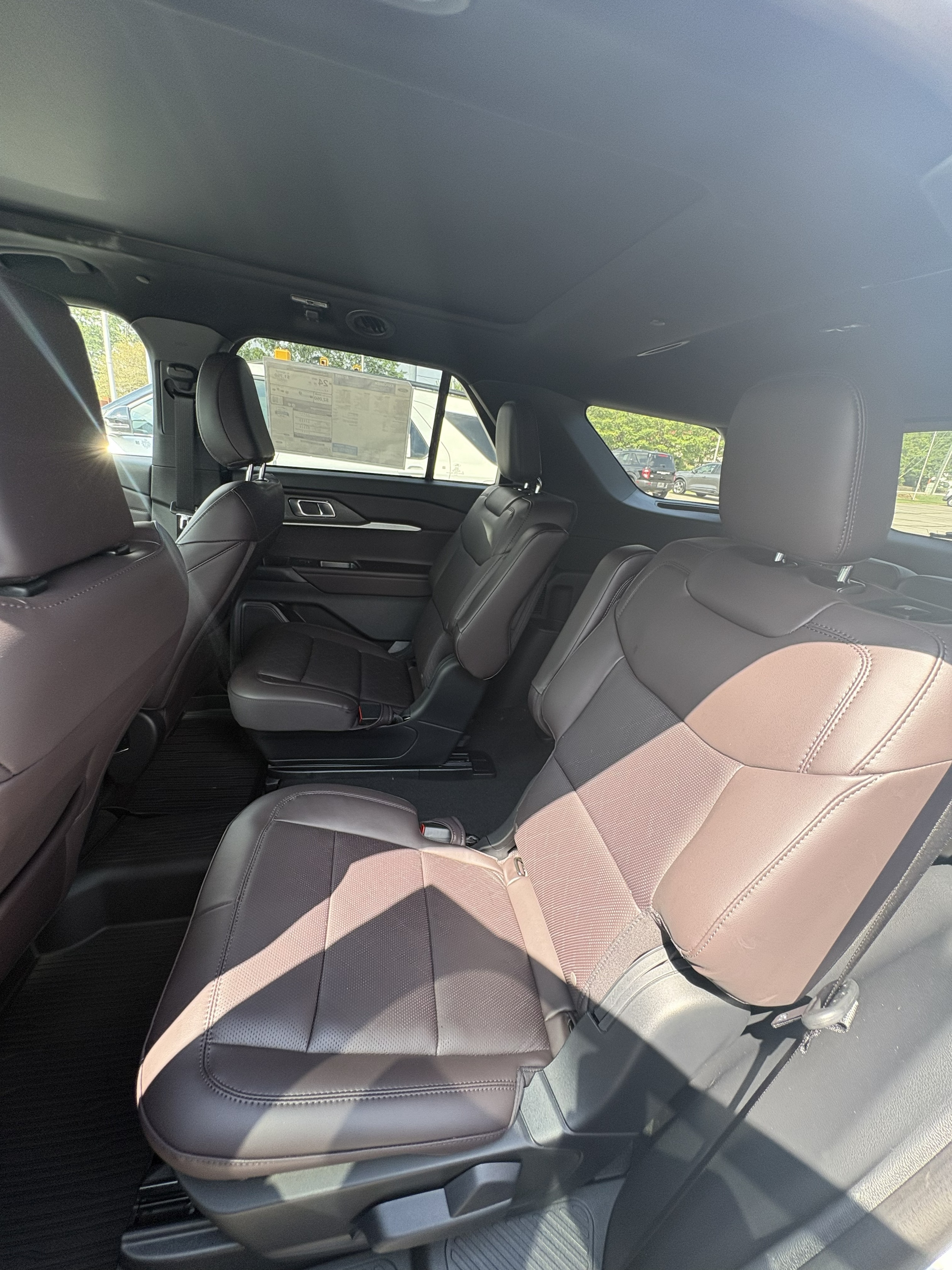 2026 Ford Explorer Platinum - Photo 8