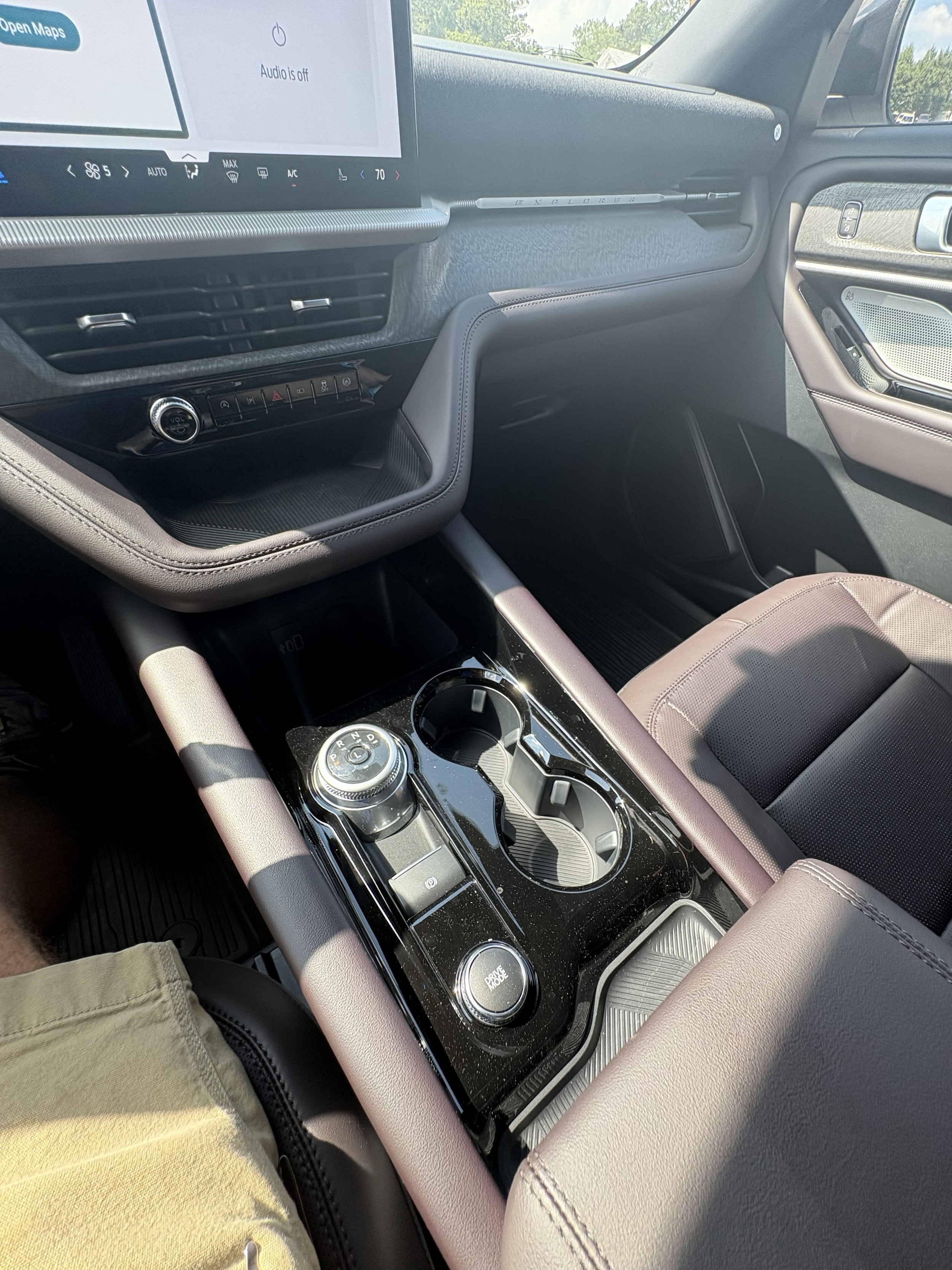 2026 Ford Explorer Platinum - Photo 18