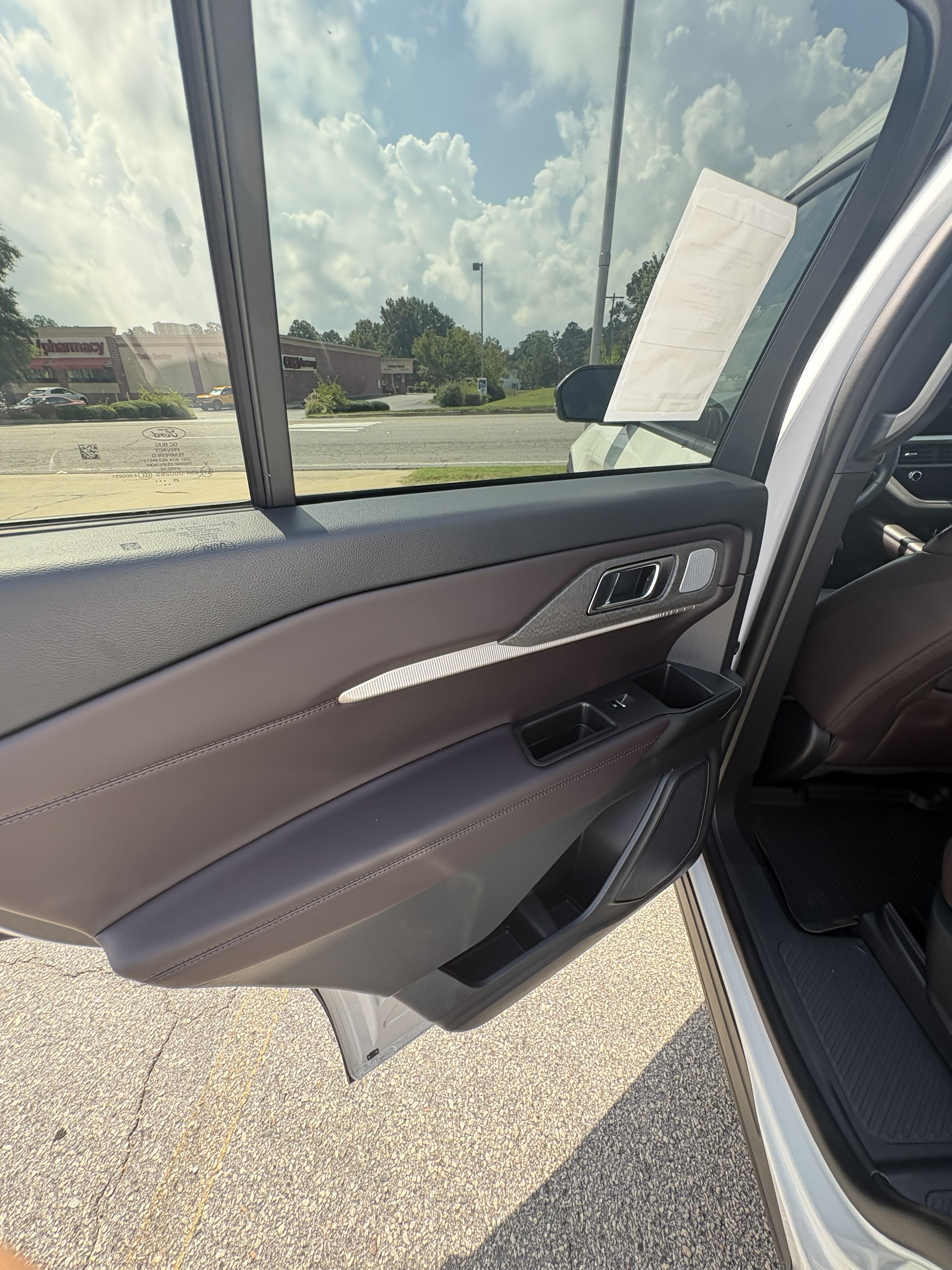 2026 Ford Explorer Platinum - Photo 10