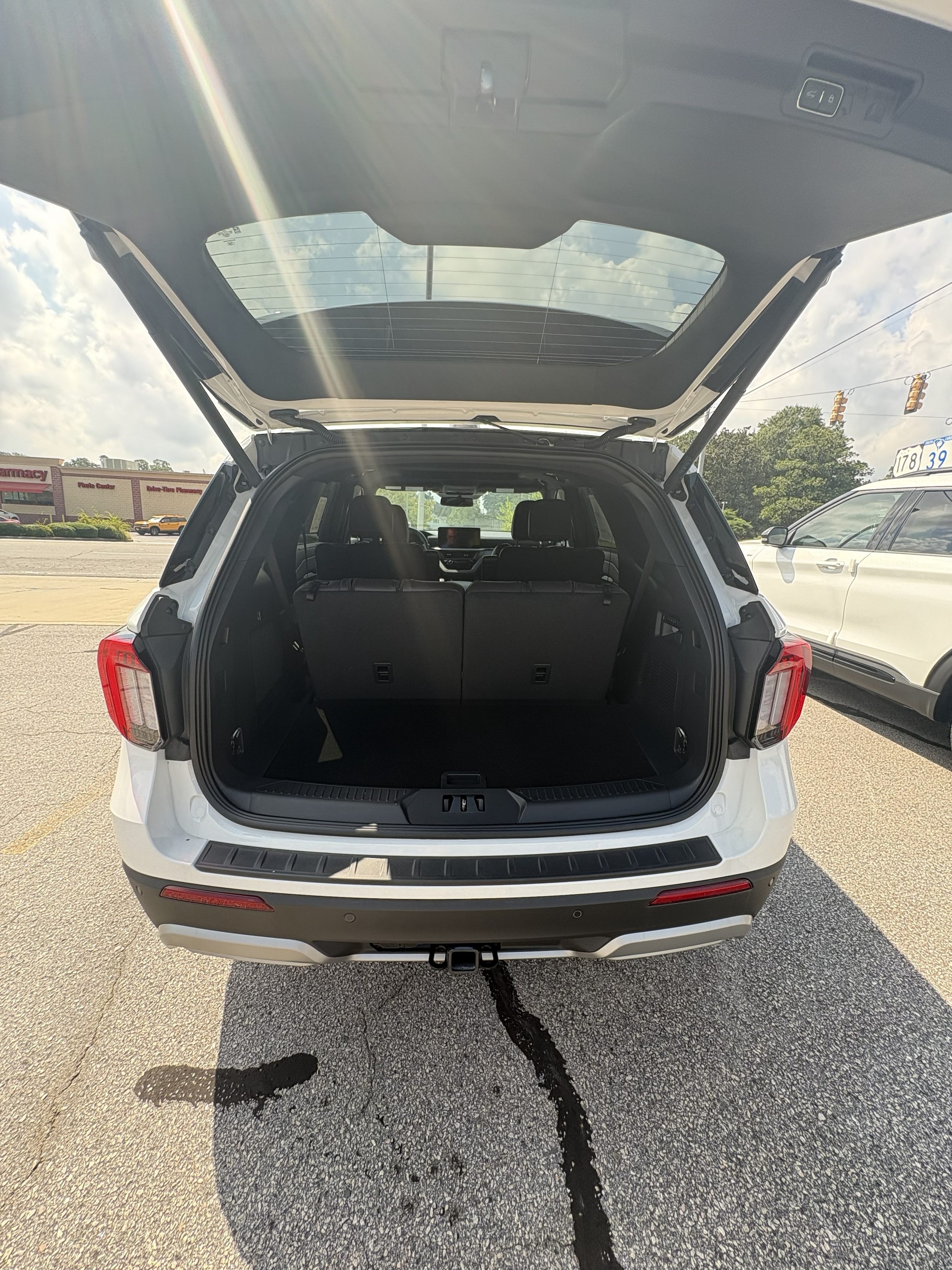 2026 Ford Explorer Platinum - Photo 6