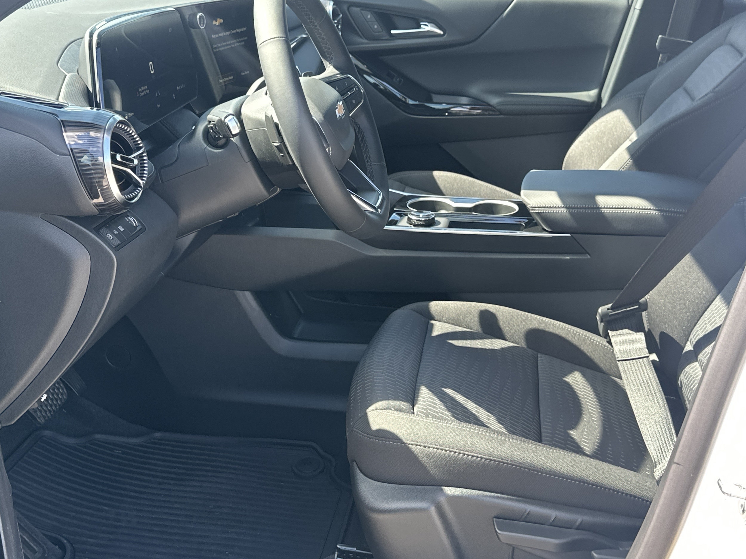 2027 Chevrolet Equinox LT - Photo 9