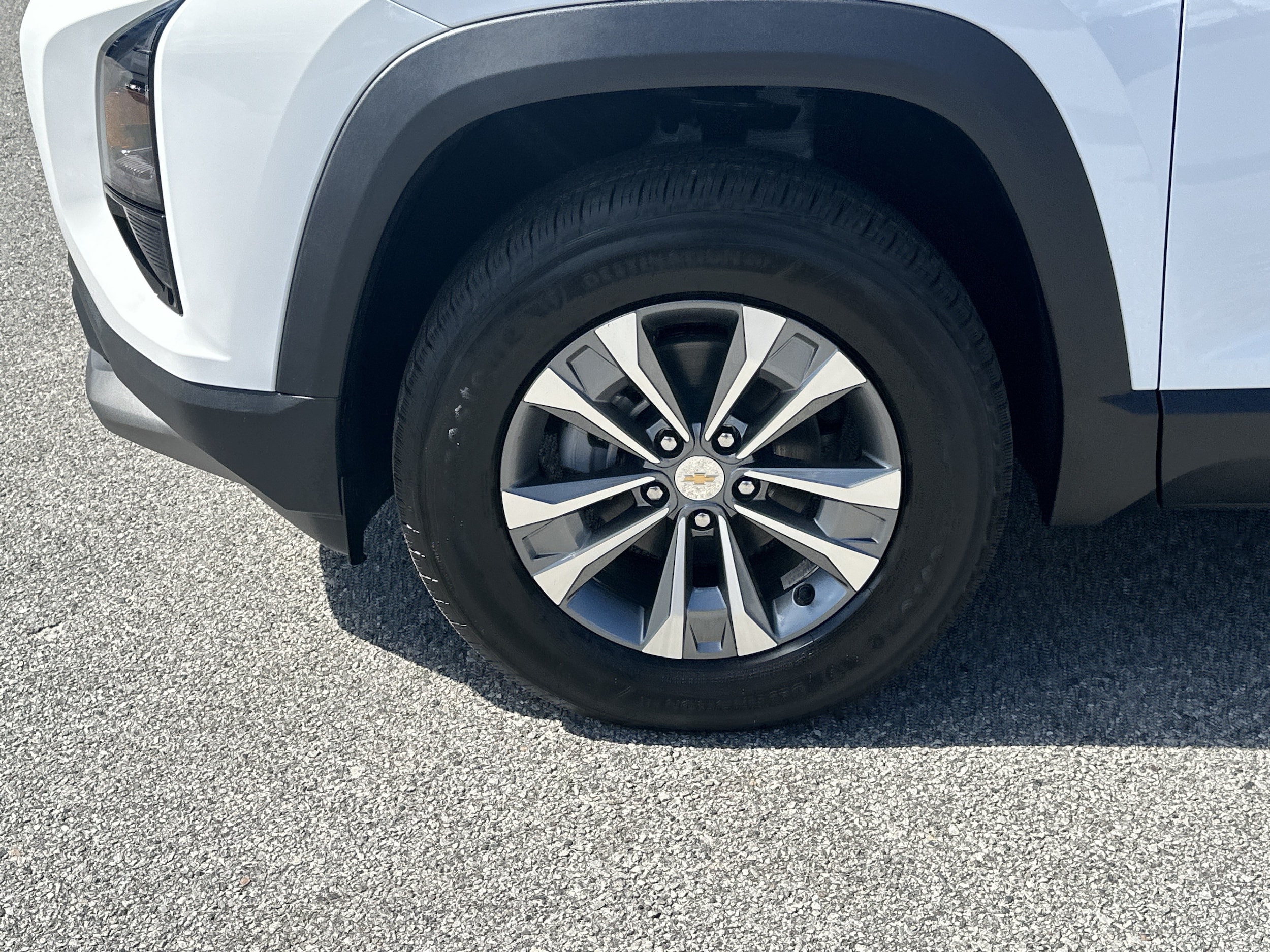 2027 Chevrolet Equinox LT - Photo 11