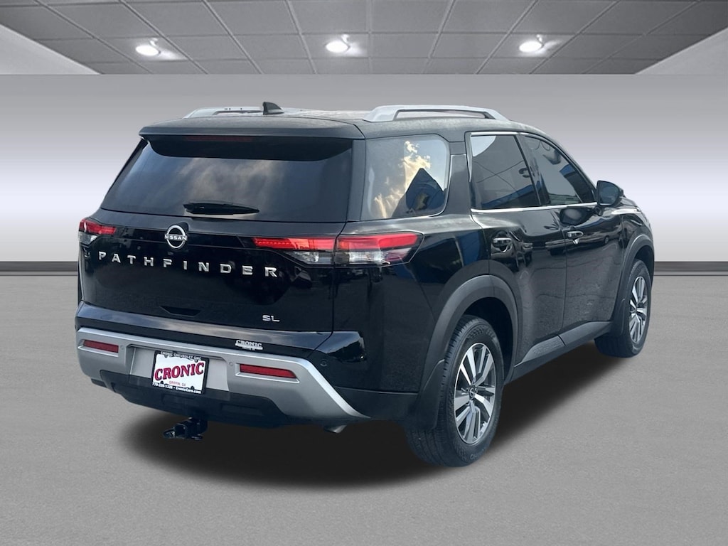 Used 2024 Nissan Pathfinder SL FWD SUV
