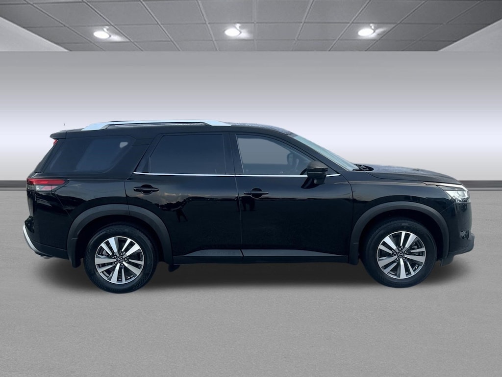 Used 2024 Nissan Pathfinder SL FWD SUV