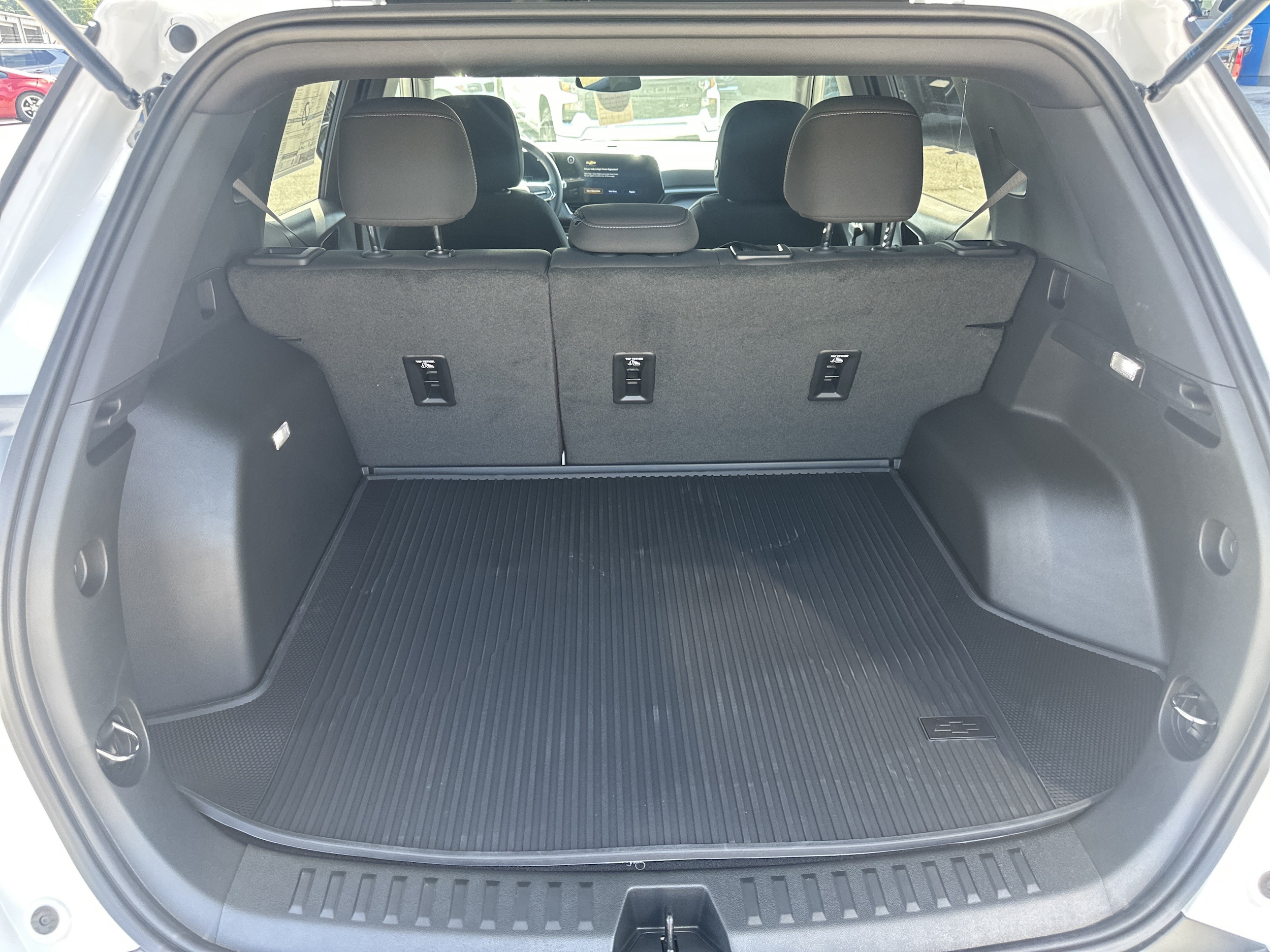 2027 Chevrolet Equinox LT - Photo 18