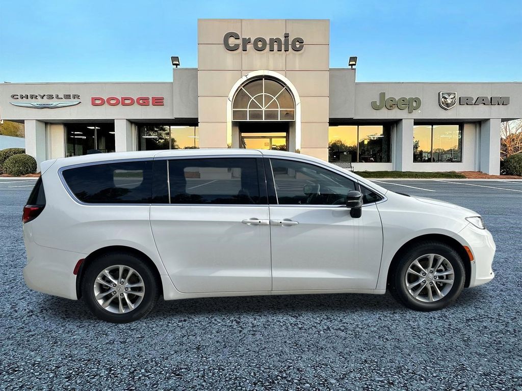 New 2026 Chrysler Pacifica Select Passenger Van