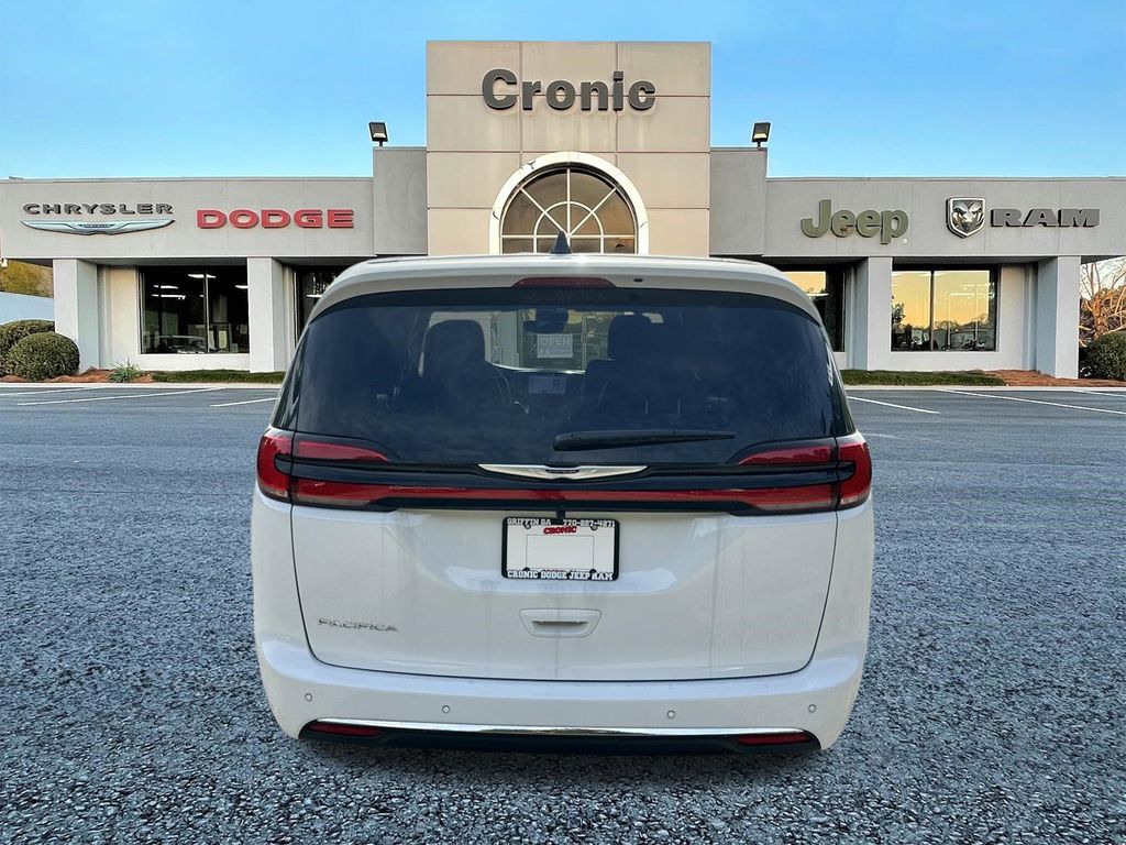 New 2026 Chrysler Pacifica Select Passenger Van