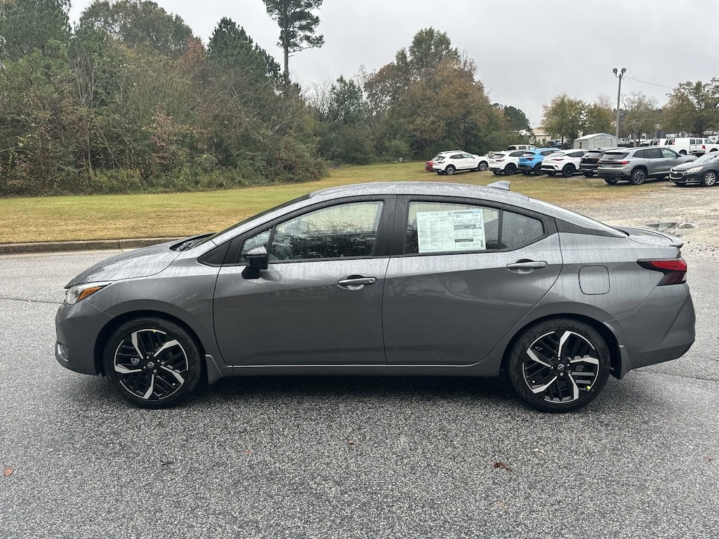 New 2025 Nissan Versa 1.6 SR Sedan