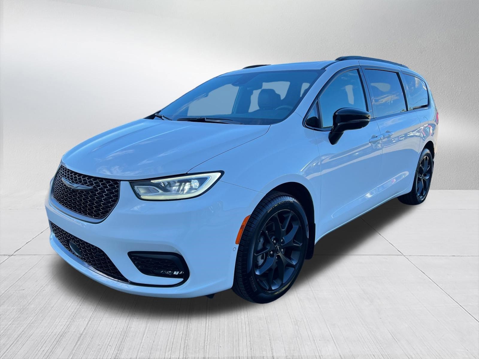 2024 Chrysler Pacifica Passenger Van 