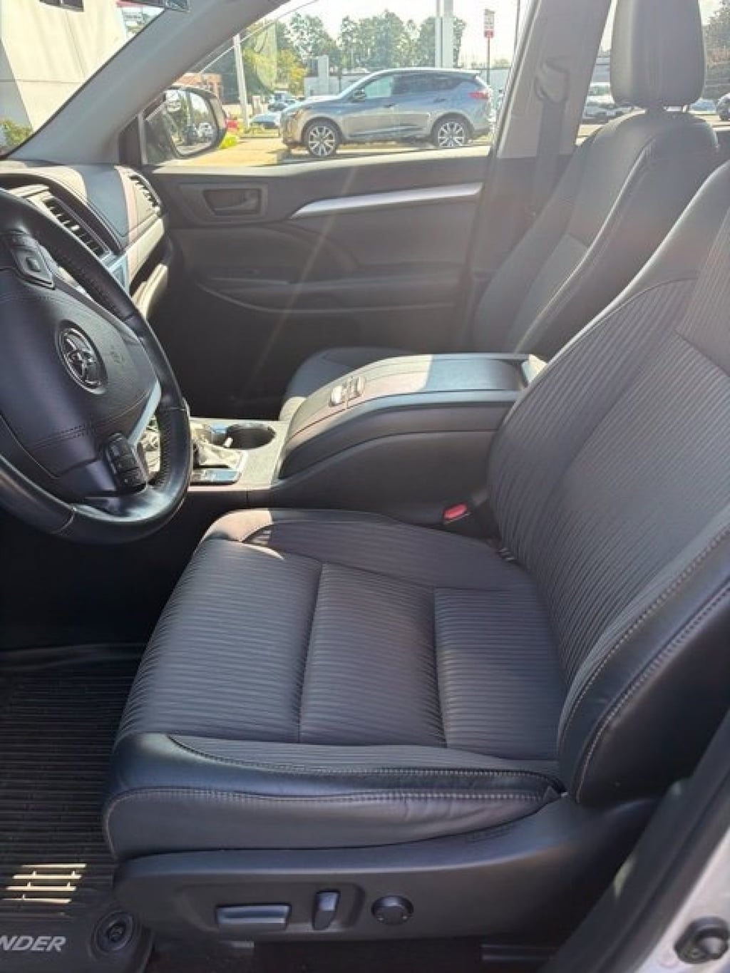 Used 2019 Toyota Highlander LE V6 SUV