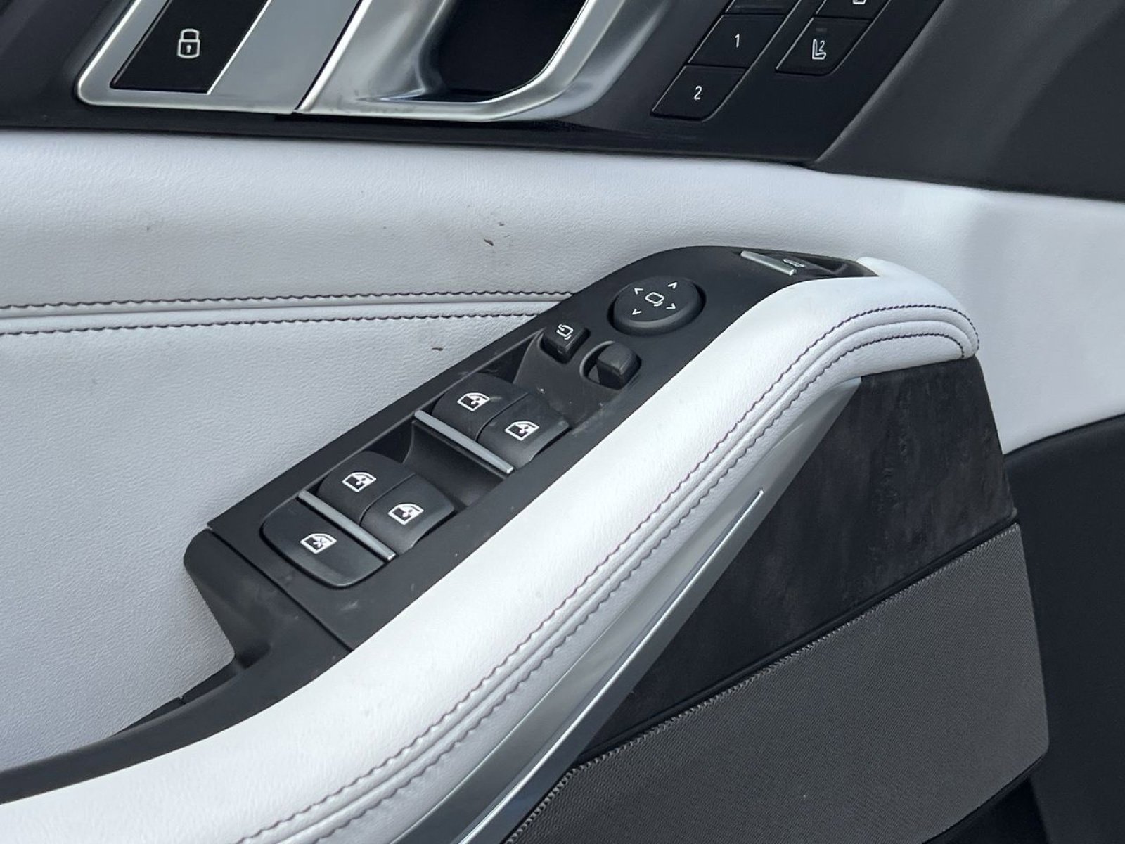 2026 BMW X5 50e - Photo 12