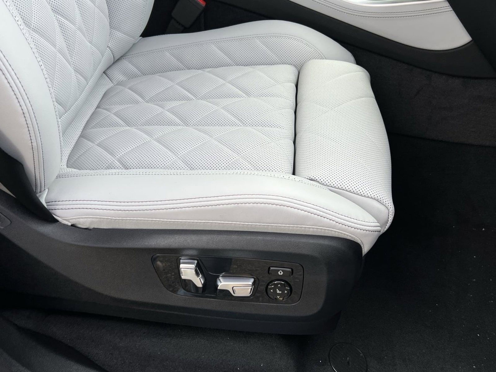 2026 BMW X5 50e - Photo 27