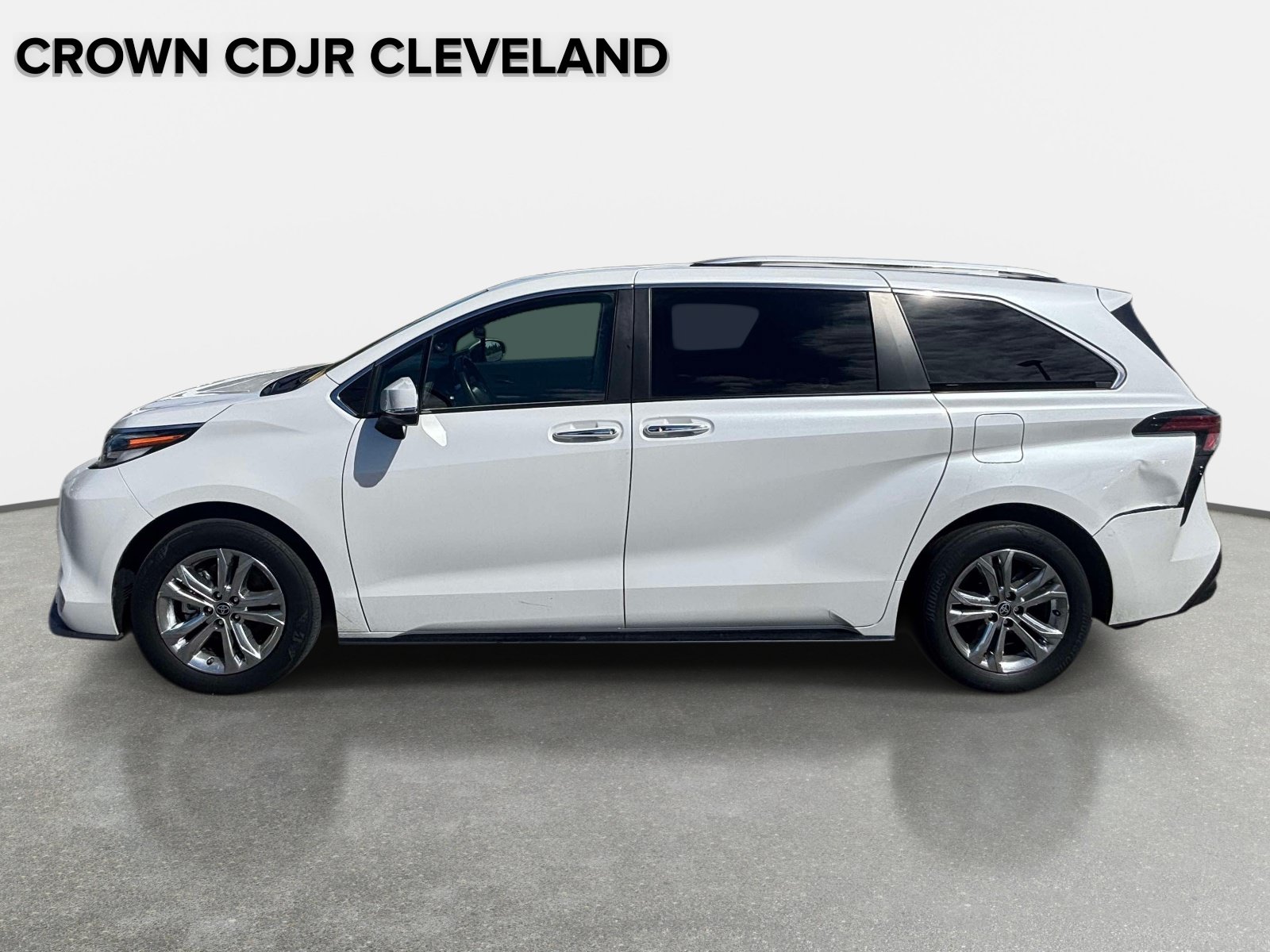 Used 2023 Toyota Sienna Platinum Platinum AWD 7-Passenger