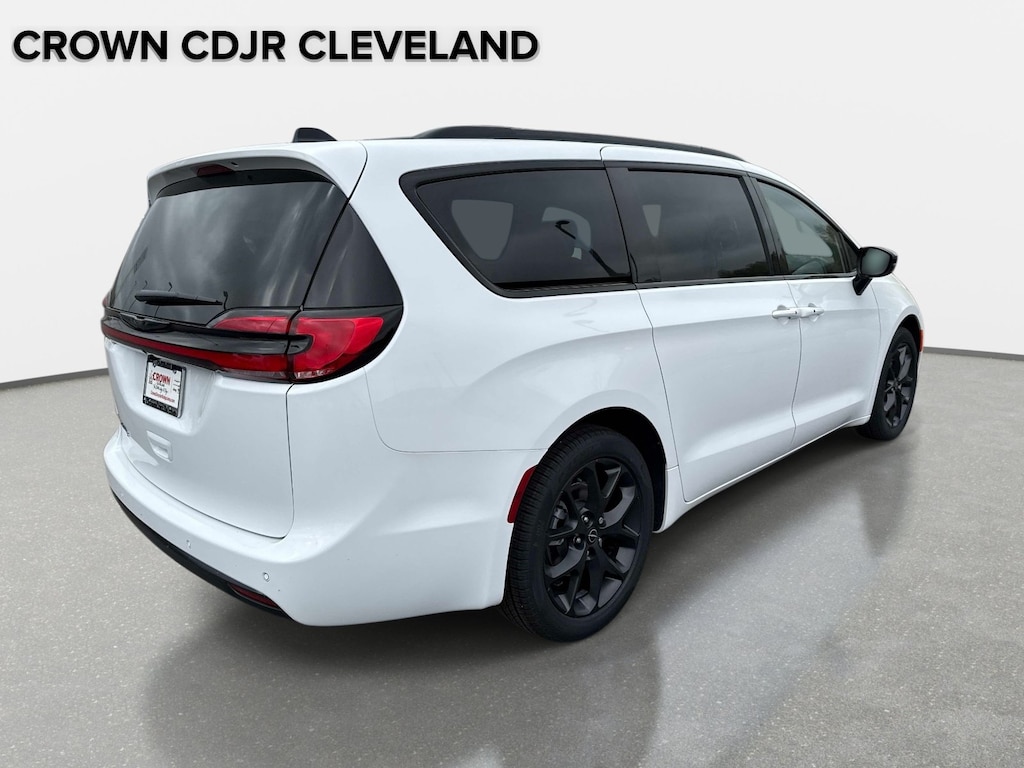 New 2026 Chrysler Pacifica Select Passenger Van