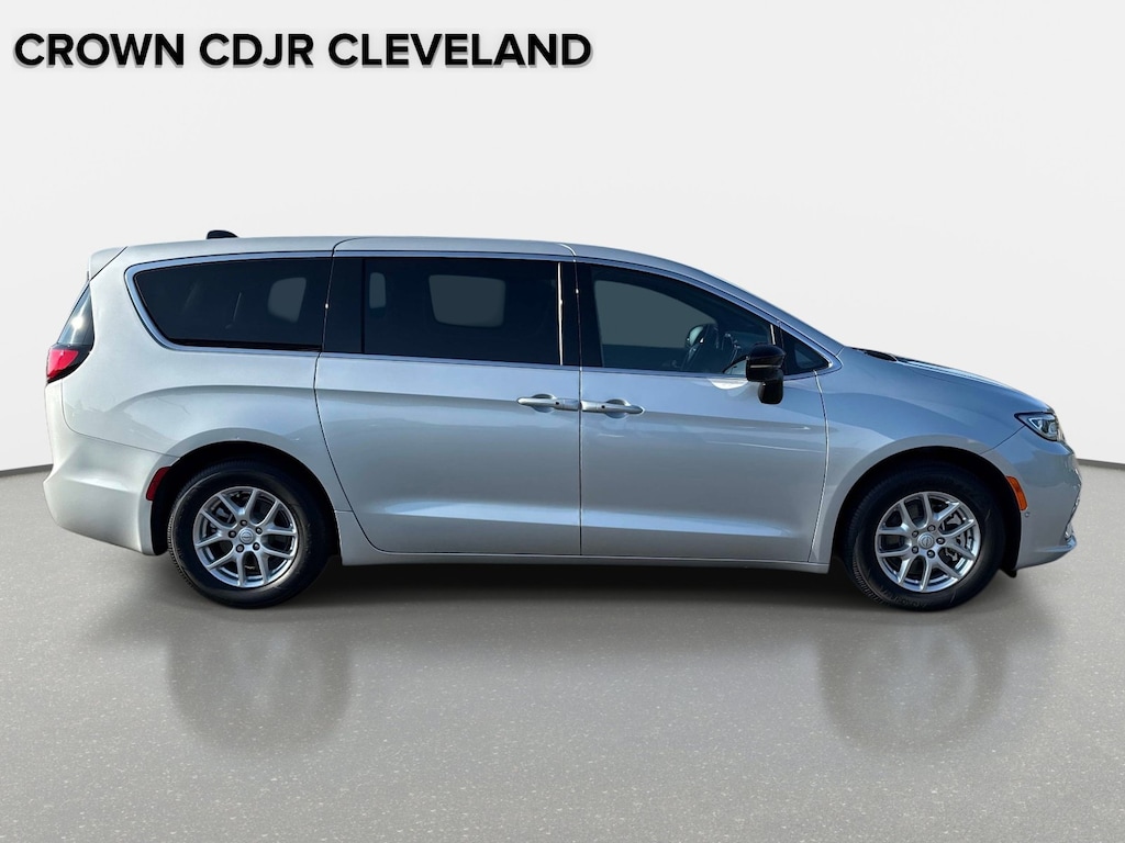 New 2026 Chrysler Pacifica Select Passenger Van