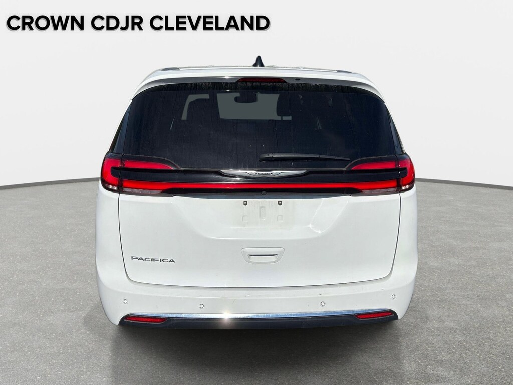 Used 2025 Chrysler Pacifica Select Select FWD