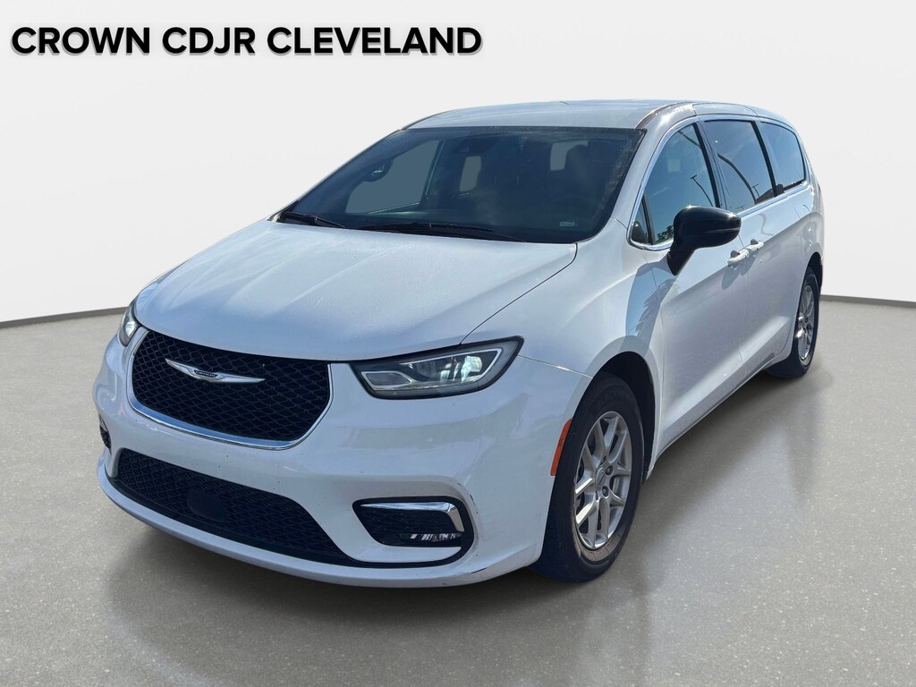 Used 2025 Chrysler Pacifica Select Select FWD