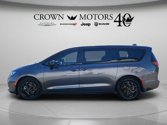 Used 2023 Chrysler Pacifica Hybrid Limited Minivan/Van