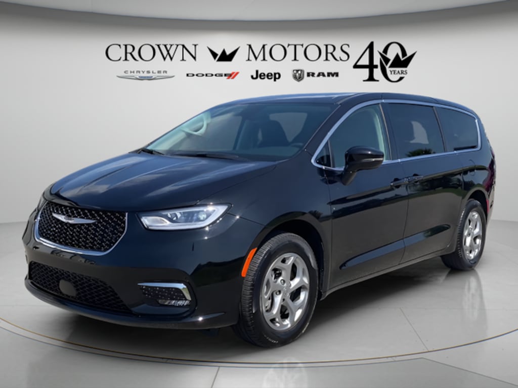 Used 2024 Chrysler Pacifica Limited Van Passenger Van