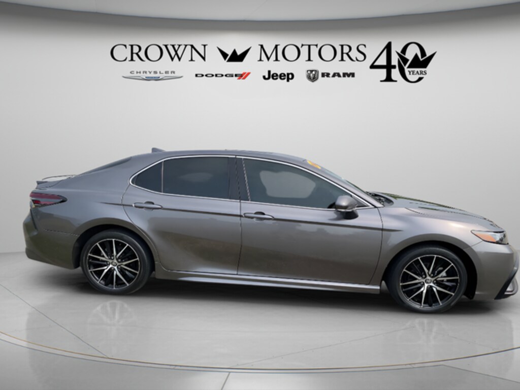 Used 2022 Toyota Camry Hybrid SE Sedan