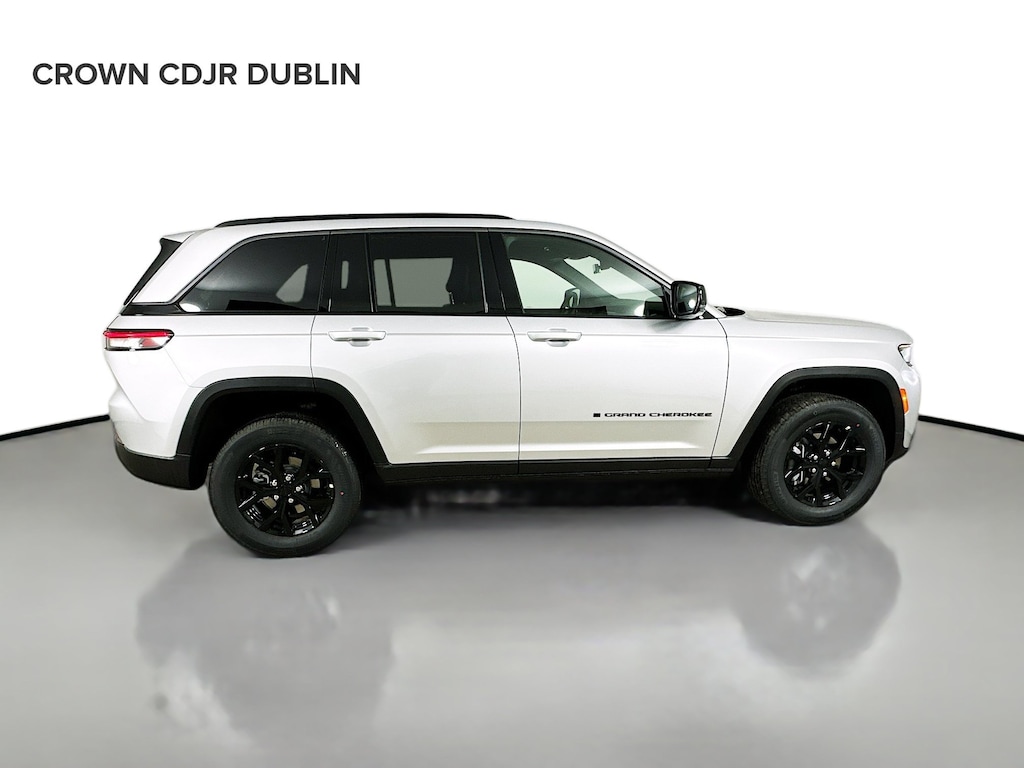 New 2026 Jeep Grand Cherokee Laredo Sport Utility