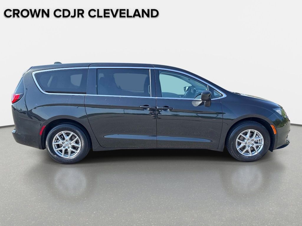 Used 2023 Chrysler Voyager LX LX FWD