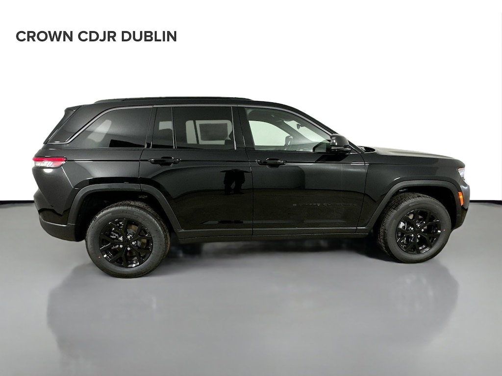 New 2026 Jeep Grand Cherokee Laredo Sport Utility