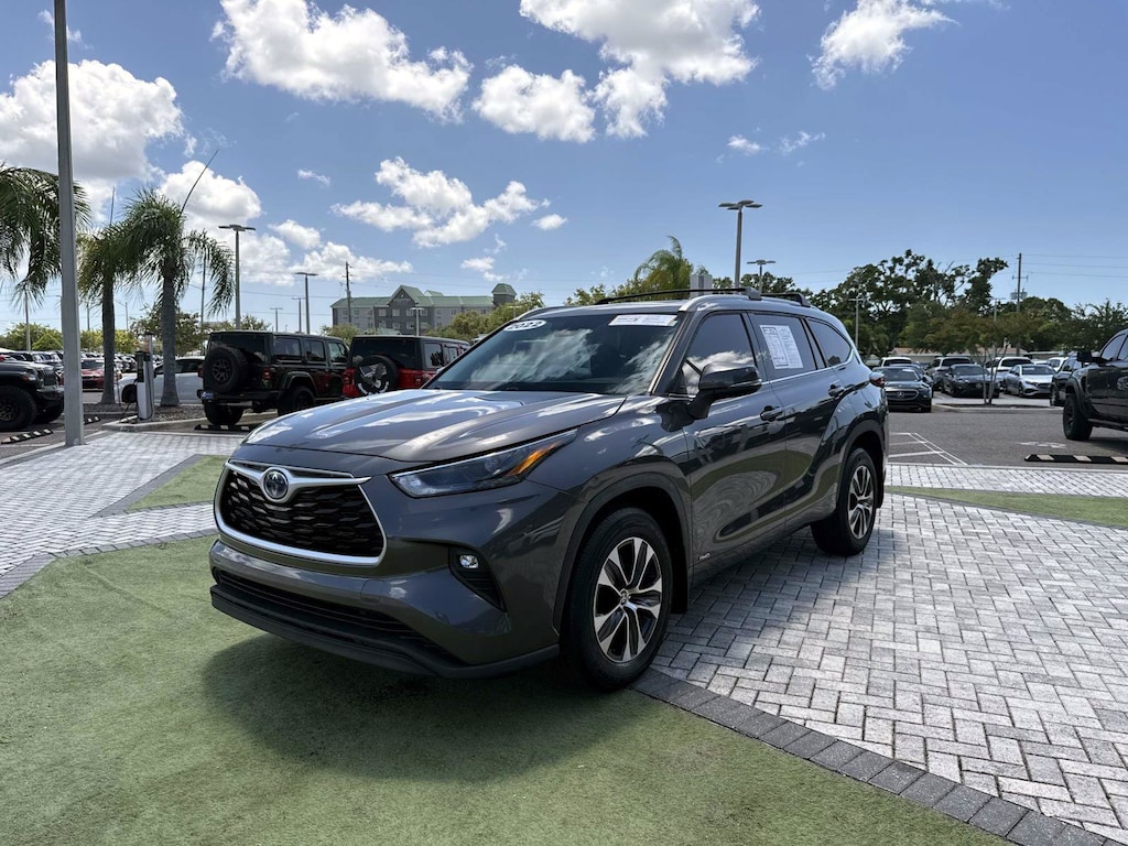 Used 2022 Toyota Highlander XLE Hybrid XLE AWD