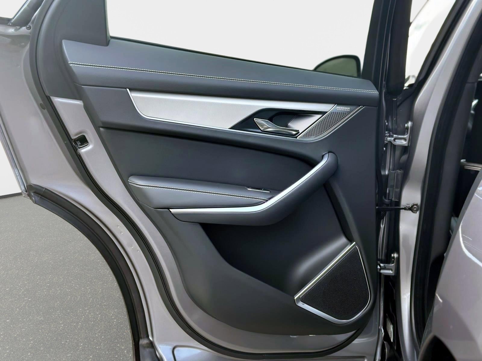 2026 Jaguar F-Pace R-Dynamic S - Photo 10
