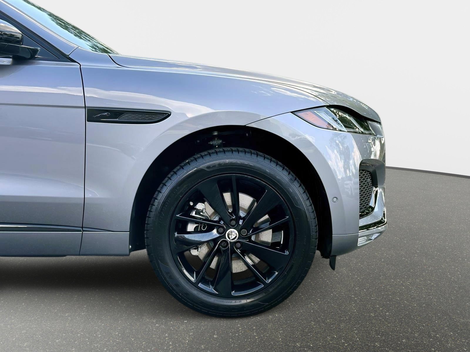 2026 Jaguar F-Pace R-Dynamic S - Photo 6