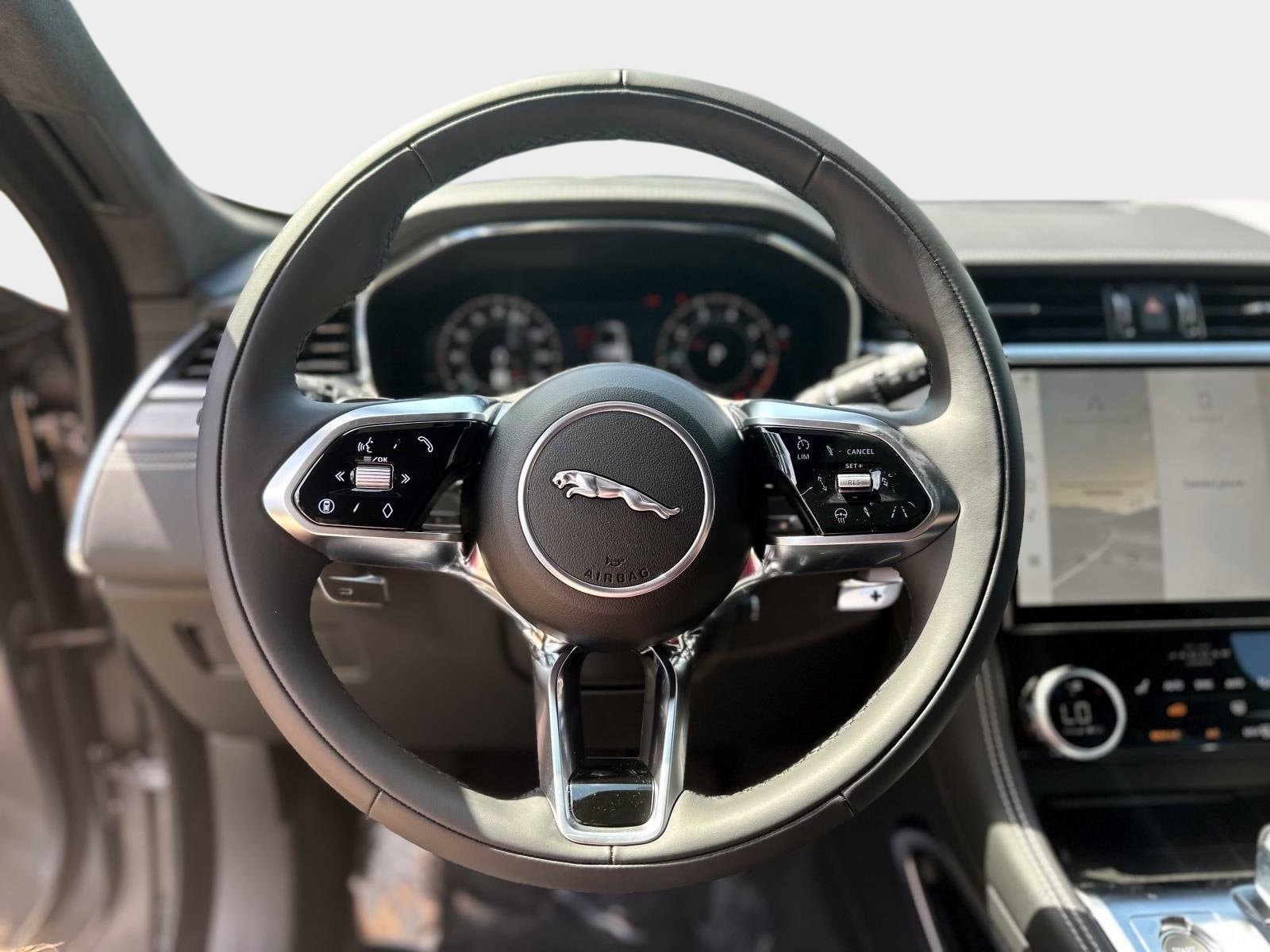 2026 Jaguar F-Pace R-Dynamic S - Photo 23