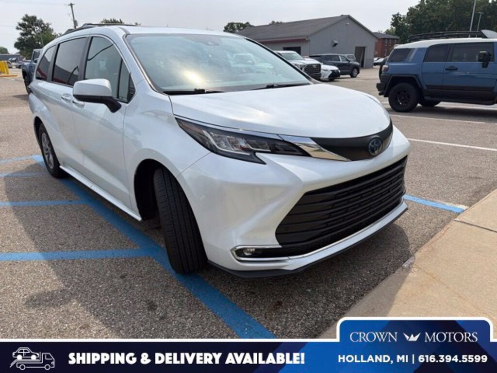 Used 2023 Toyota Sienna XLE Van Passenger Van