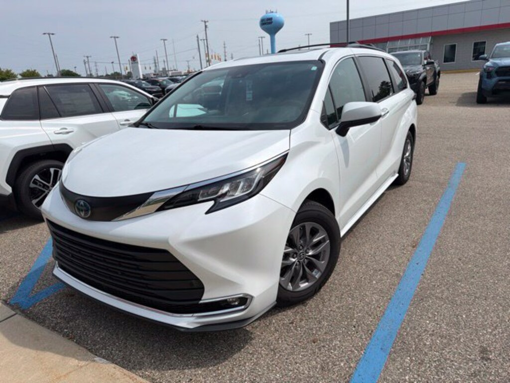 Used 2023 Toyota Sienna XLE Van Passenger Van