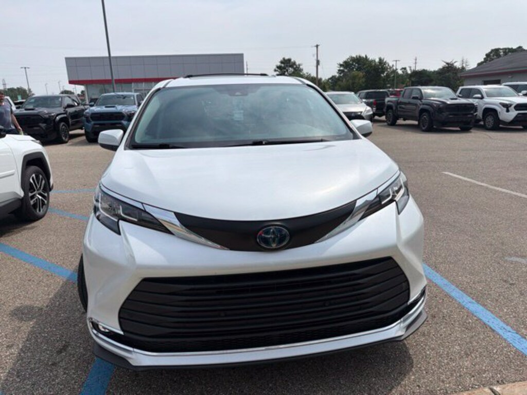 Used 2023 Toyota Sienna XLE Van Passenger Van
