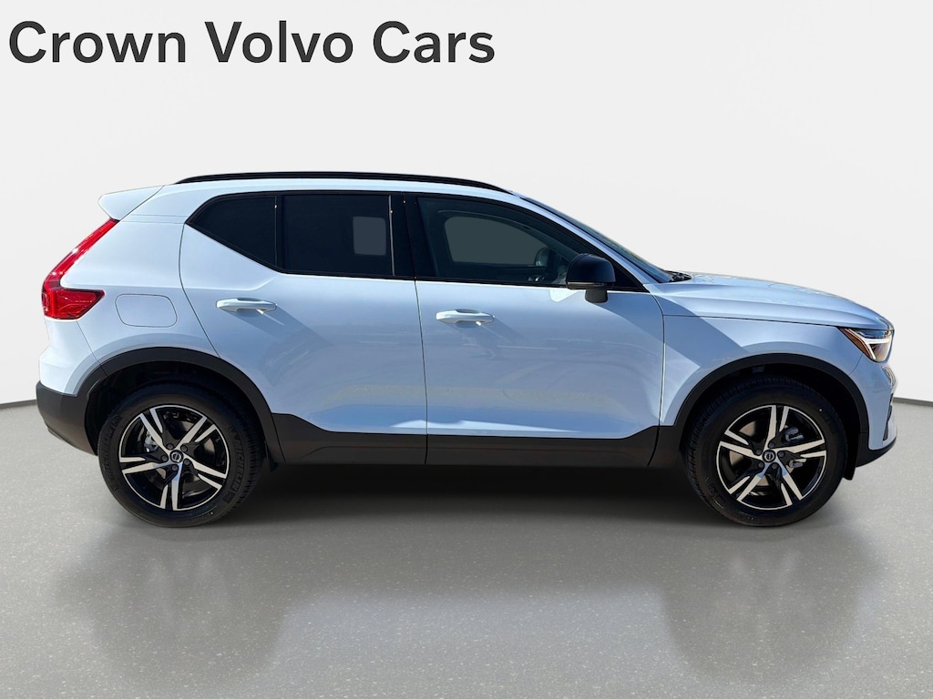 New 2026 Volvo XC40 B4 Core SUV