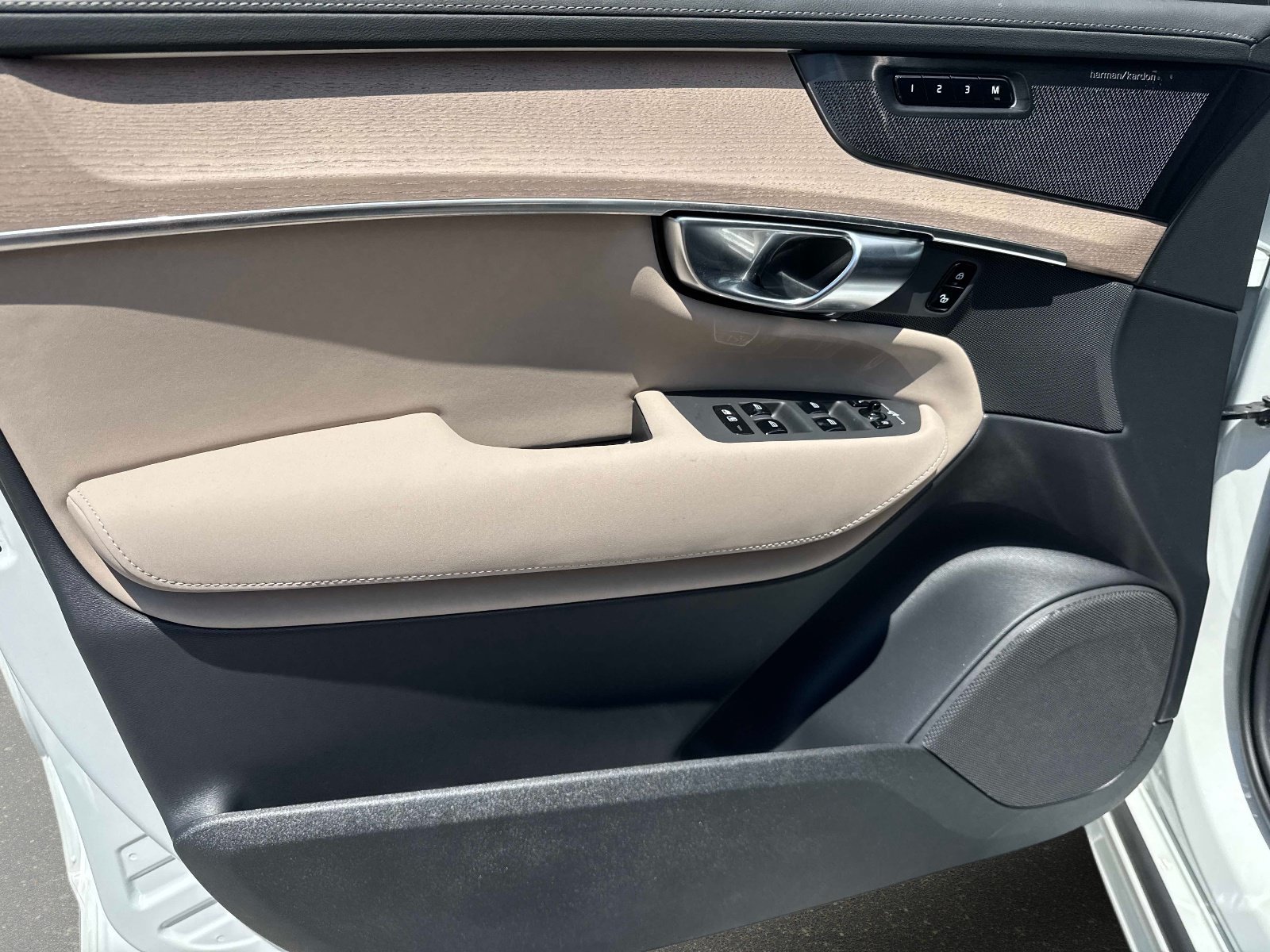 2026 Volvo XC90 Plus - Photo 14