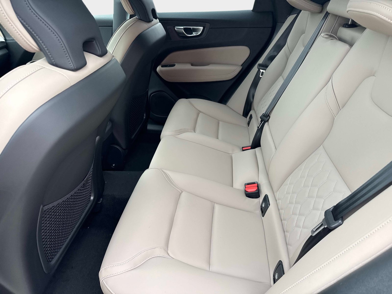 2026 Volvo XC60 Plus - Photo 12