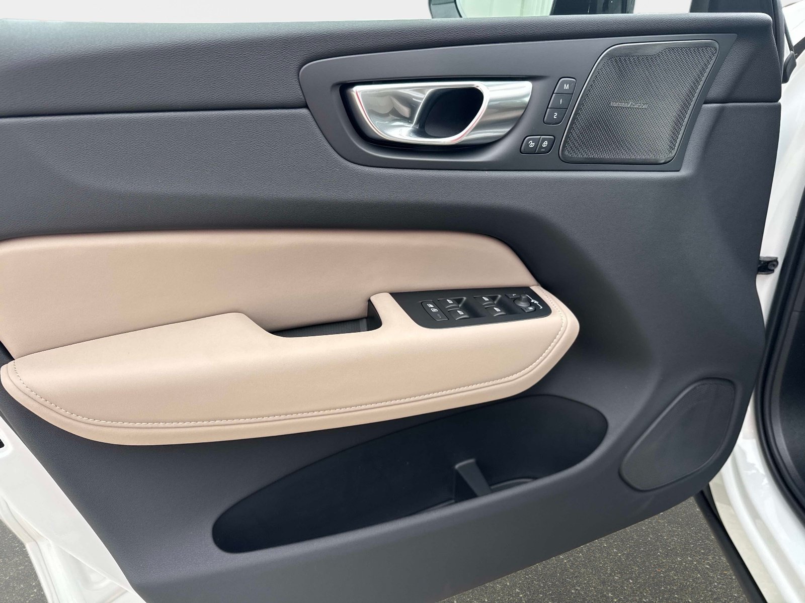 2026 Volvo XC60 Plus - Photo 15